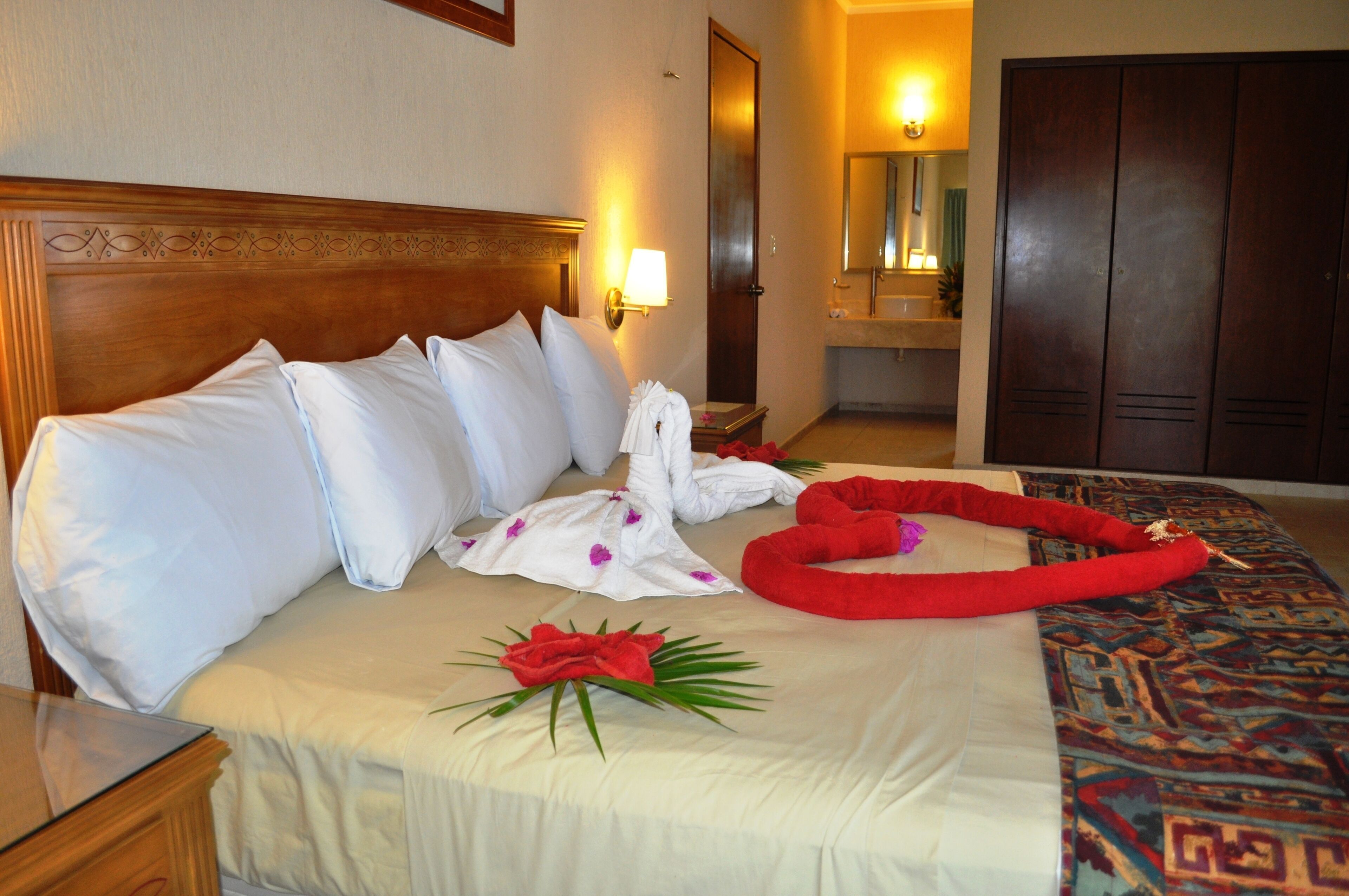Laptop workspace, blackout drapes, free WiFi, bed sheets