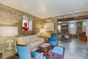 로비 좌석 공간