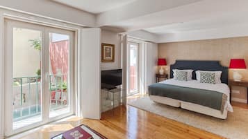 In-room safe, free WiFi, bed sheets