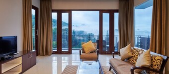 Morning Glory Mountain View 4BR Villa with Pool
