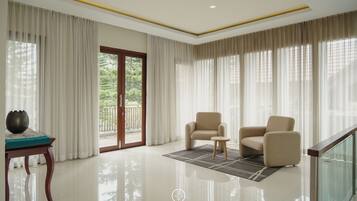 Family room , 4 bedrooms , private pool | Living area | Plasma TV, DVD player