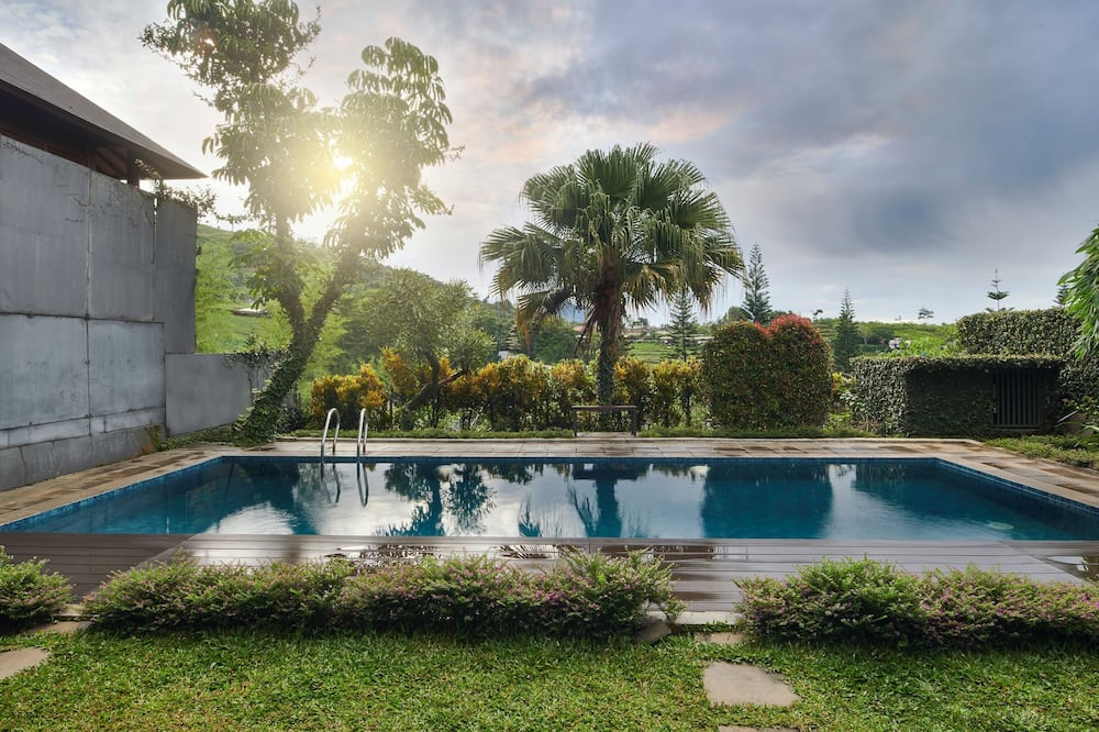 Morning Glory Mountain View 4BR Villa with Pool