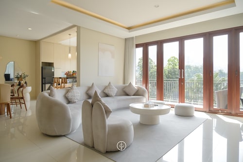 Morning Glory Mountain View 4BR Villa with Pool