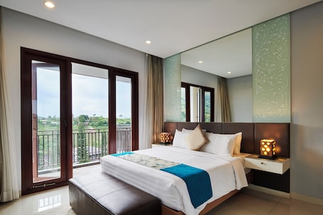 4 bedrooms, premium bedding, desk, iron/ironing board