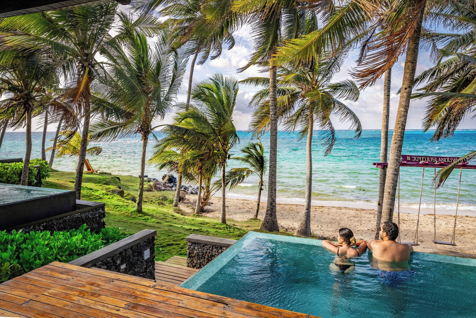 Luxury Beachfront Room with Plunge Pool | Pillowtop beds, minibar, in-room safe, desk