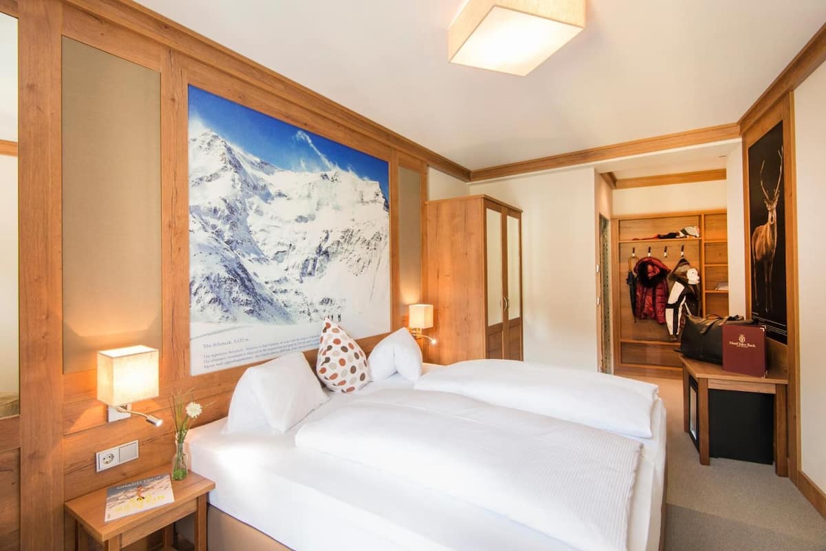 Hypo-allergenic bedding available, minibar, in-room safe, desk