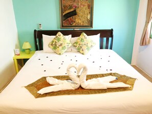 Superior Double Room with Balcony | Premium bedding, memory foam beds, in-room safe, soundproofing - Goldsea Beach (Patong)