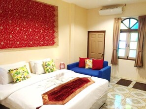 Premium bedding, memory foam beds, in-room safe, soundproofing - Goldsea Beach (Patong)
