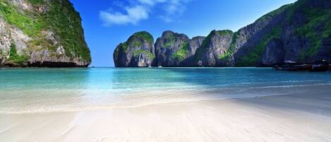 Beach nearby, beach towels, fishing