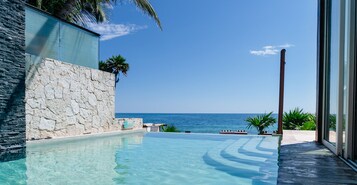 Outdoor pool, pool umbrellas, sun loungers