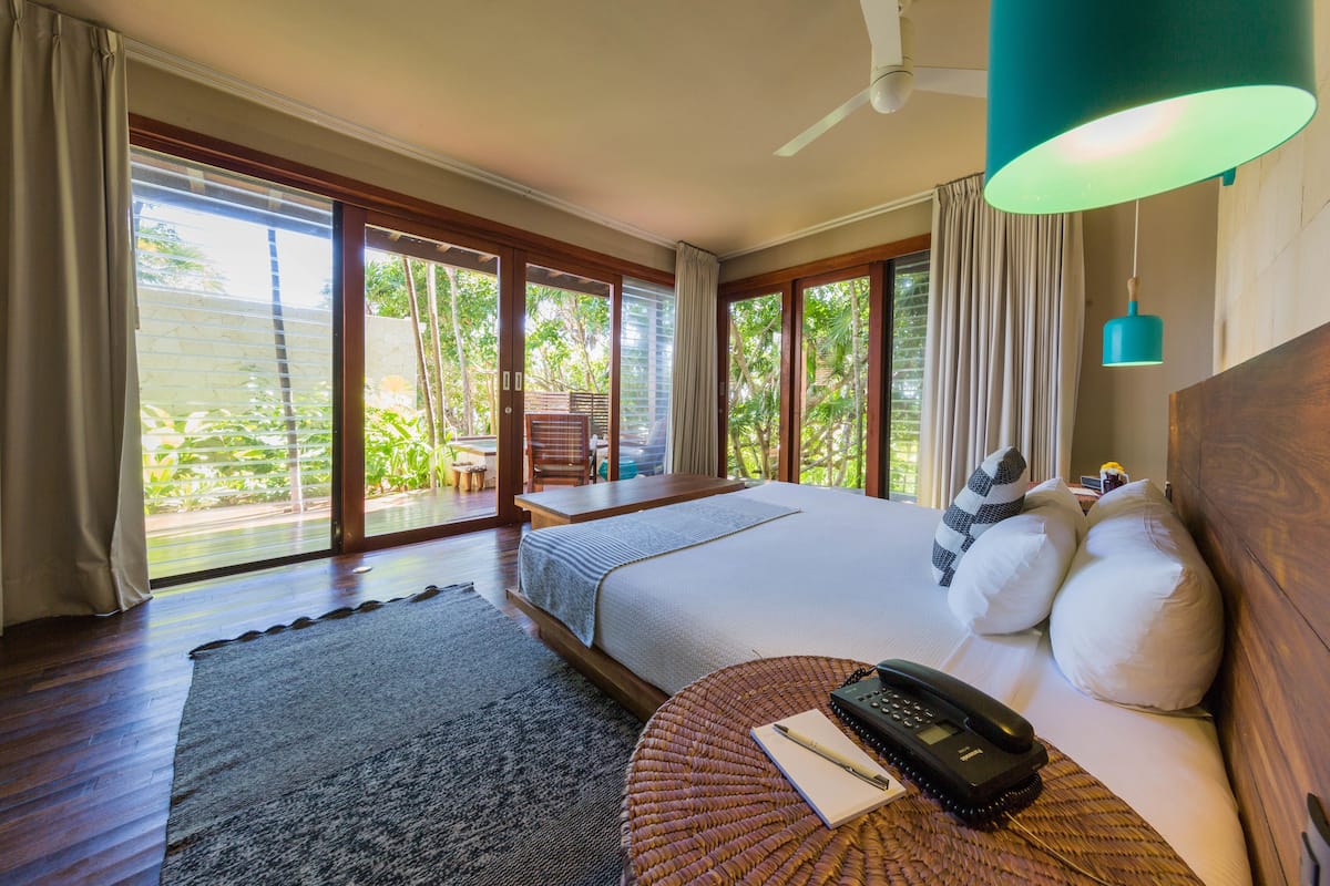 Kamer, uitzicht op tuin (with refreshing plunge pool) | Lakens van Egyptisch katoen, luxe beddengoed, een minibar