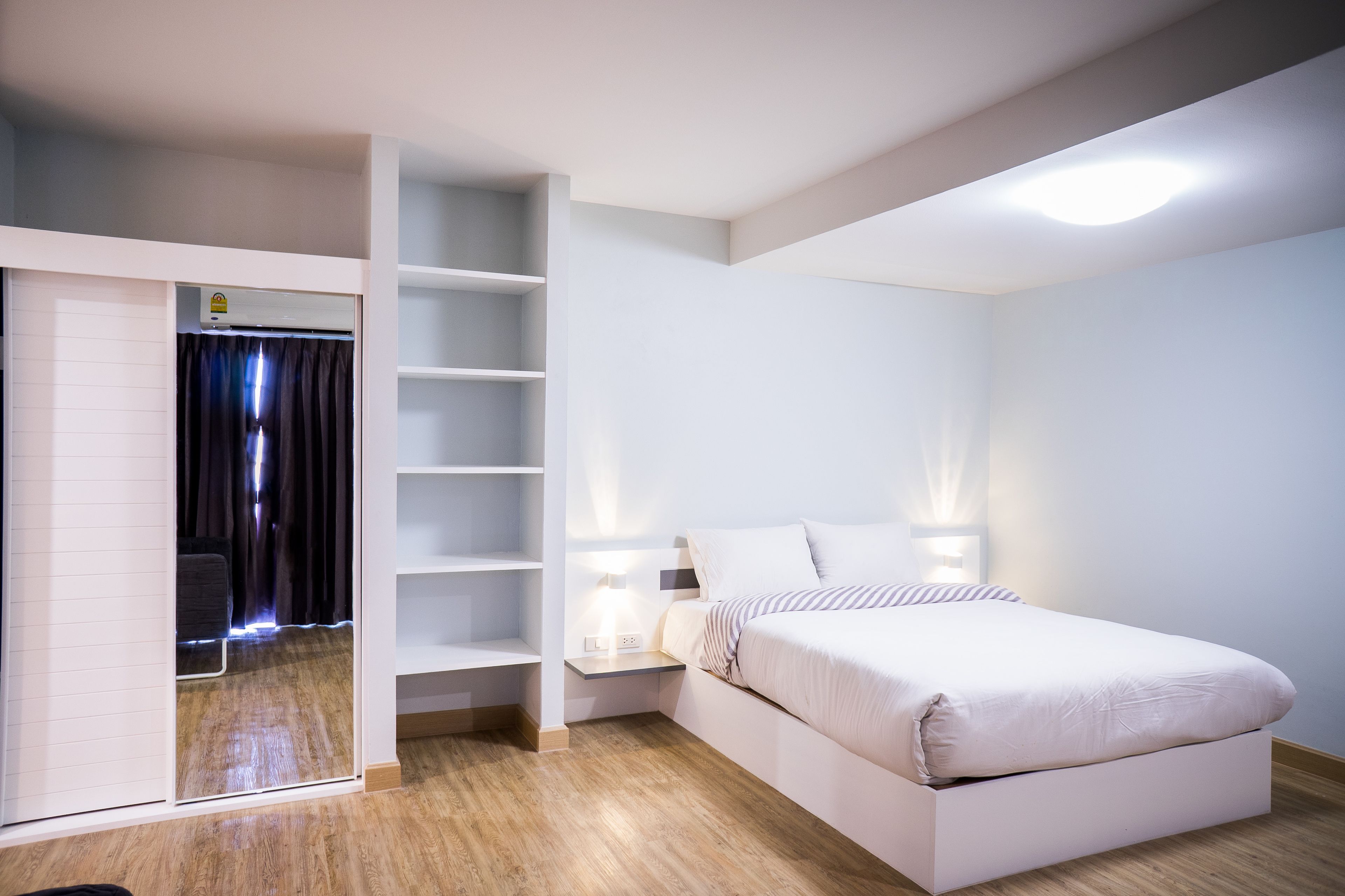 premium bedding, desk, free wifi