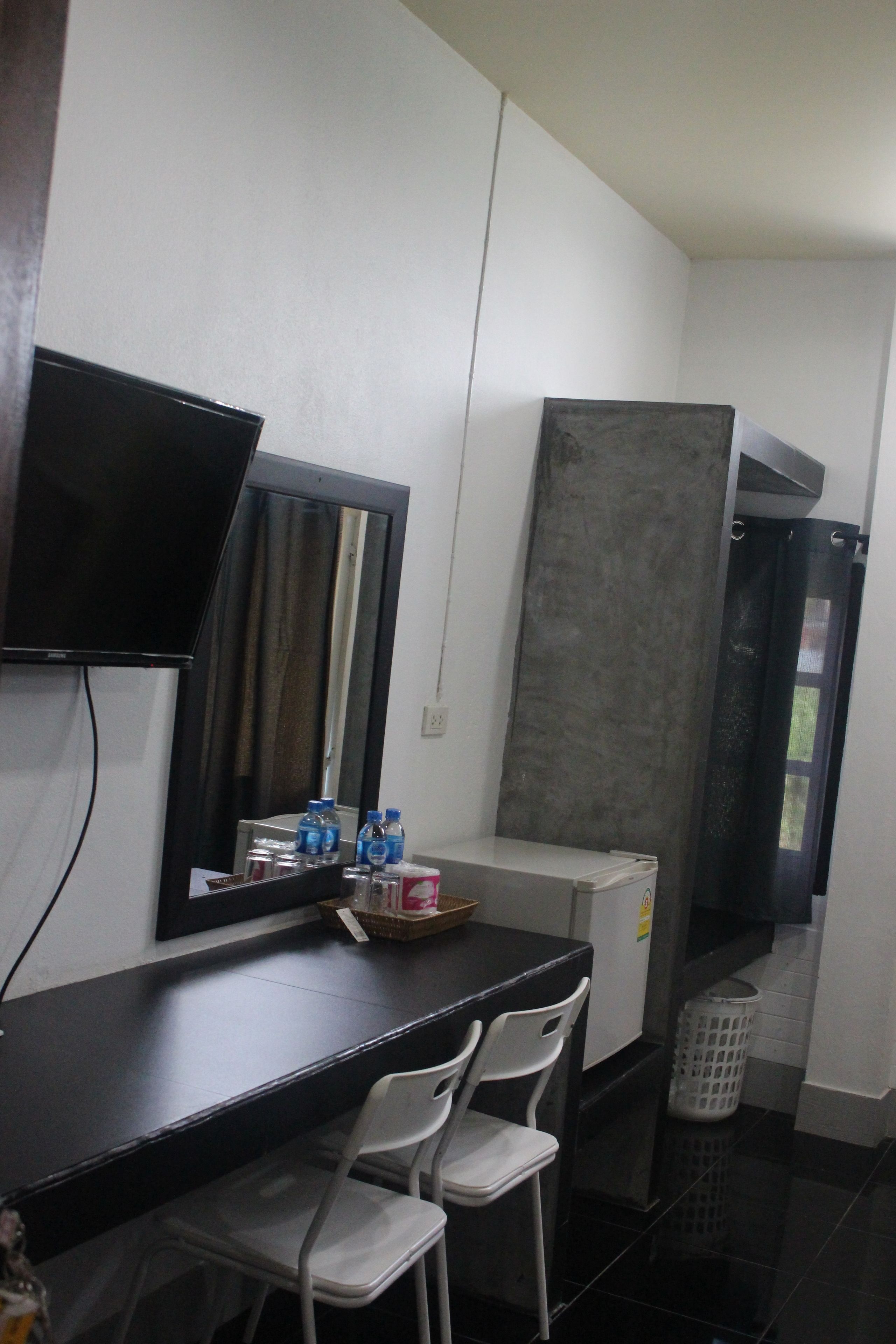 standard room | desk, free cots/infant beds, rollaway beds, free wifi