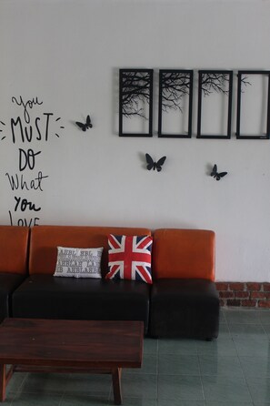 Coin salon dans le hall