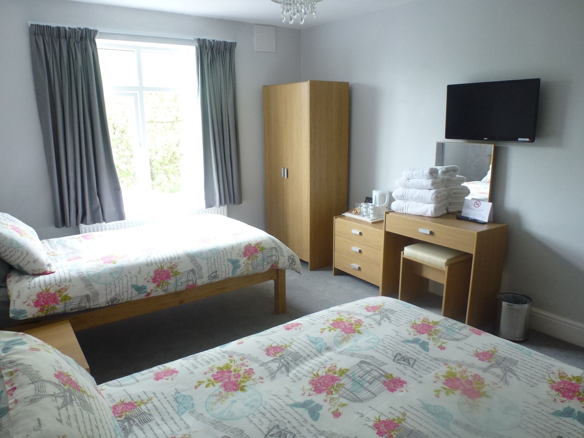 twin room | 1 bedroom, iron/ironing board, free wifi, bed sheets