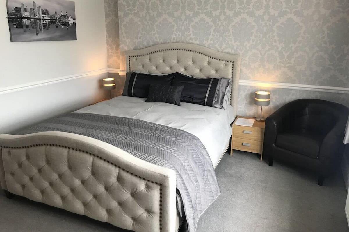 Iron/ironing board (on request), WiFi (free), bed sheets