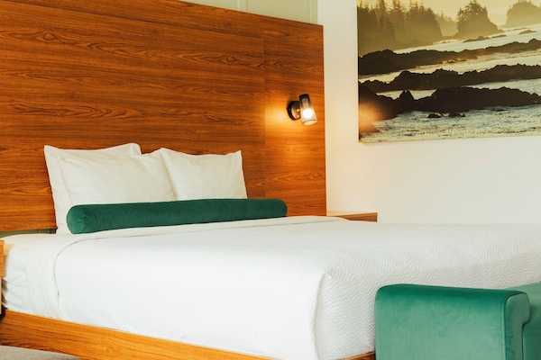 Deluxe Room, 1 Katil Raja (King) | Meja, ruang kerja komputer riba, langsir/tirai gelap terus