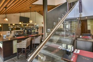 Breakfast, lunch and dinner served - La Riviera Hotel B&B (San Antonio de Belen)