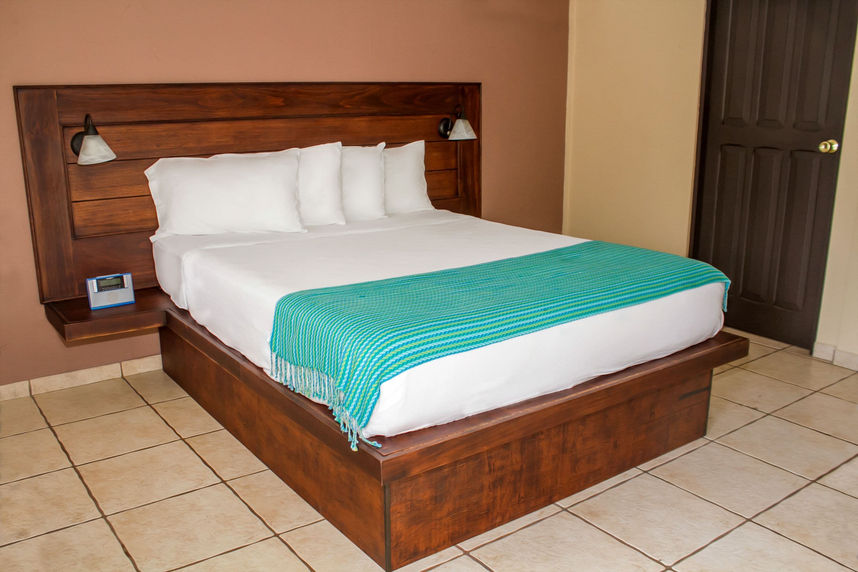 Standard Room, 1 Queen Bed | In-room safe, laptop workspace, blackout drapes, iron/ironing board