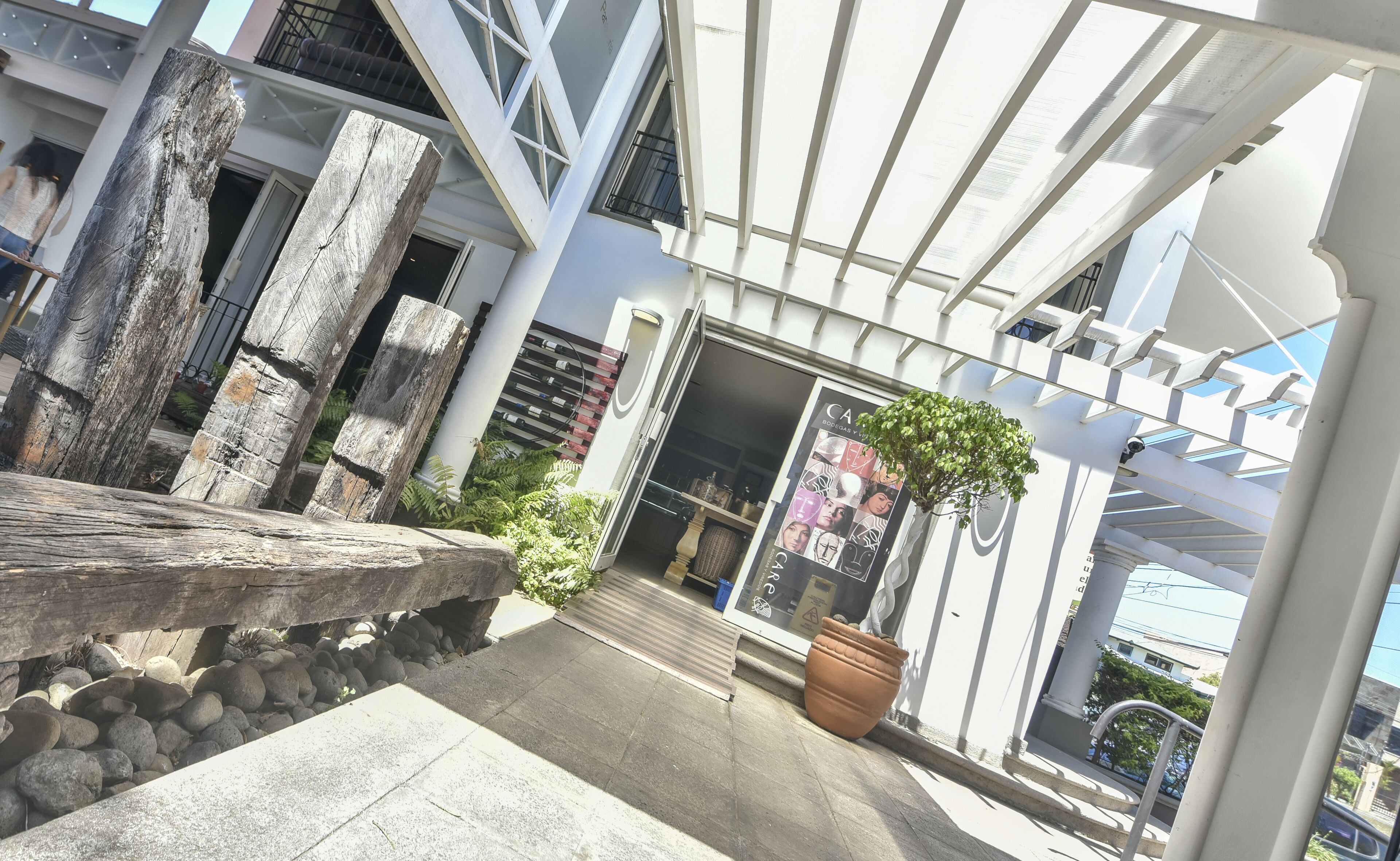 breakfast, lunch, dinner served; fusion cuisine, garden views