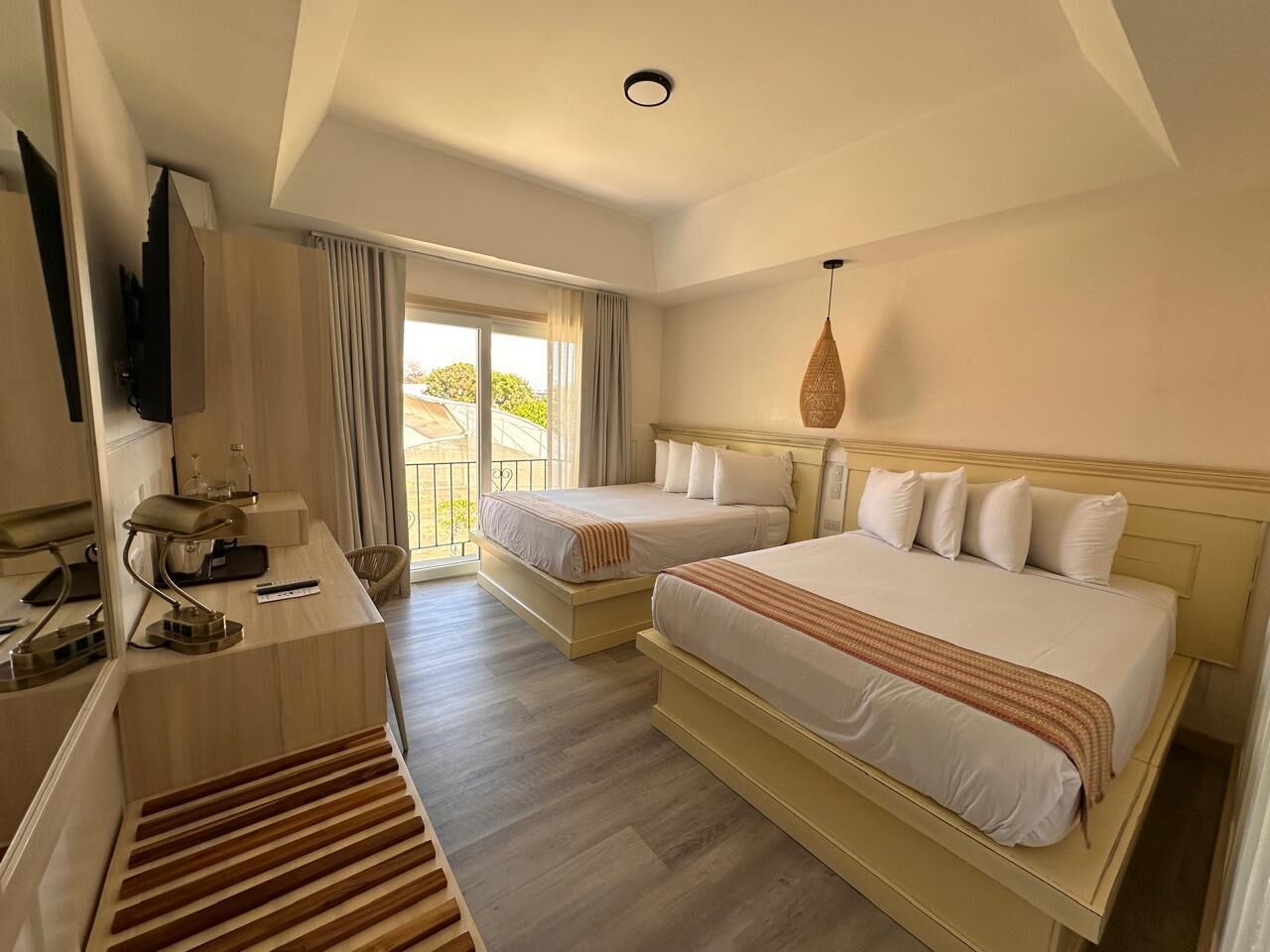 Chambre Quadruple Deluxe, 2 lits doubles | Coffres-forts dans les chambres