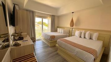 Chambre Quadruple Deluxe, 2 lits doubles | Coffres-forts dans les chambres