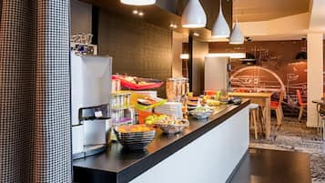 Free daily buffet breakfast