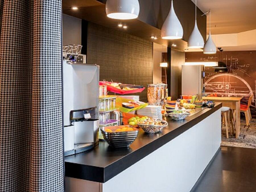 Café da manhã com buffet grátis todos os dias