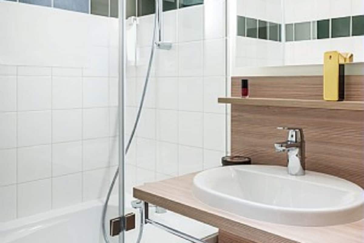 Umweltfreundliche Kosmetikartikel, Haartrockner, Bidet, HandtĂŒcher