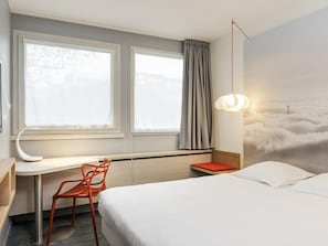 Standard Room, 1 Double Bed | 1 bedroom, premium bedding, desk, blackout drapes