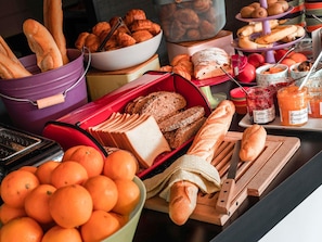 Free daily buffet breakfast