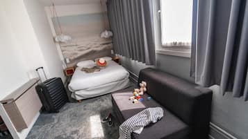 1 bedroom, premium bedding, desk, blackout curtains