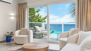 Penthouse, Sea View | Living area | 43-inch Smart TV with digital channels, Netflix, books