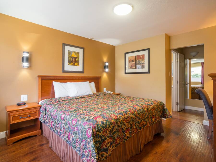 Kamer, 1 kingsize bed | Een bureau, gratis wifi, beddengoed, rolstoeltoegankelijk