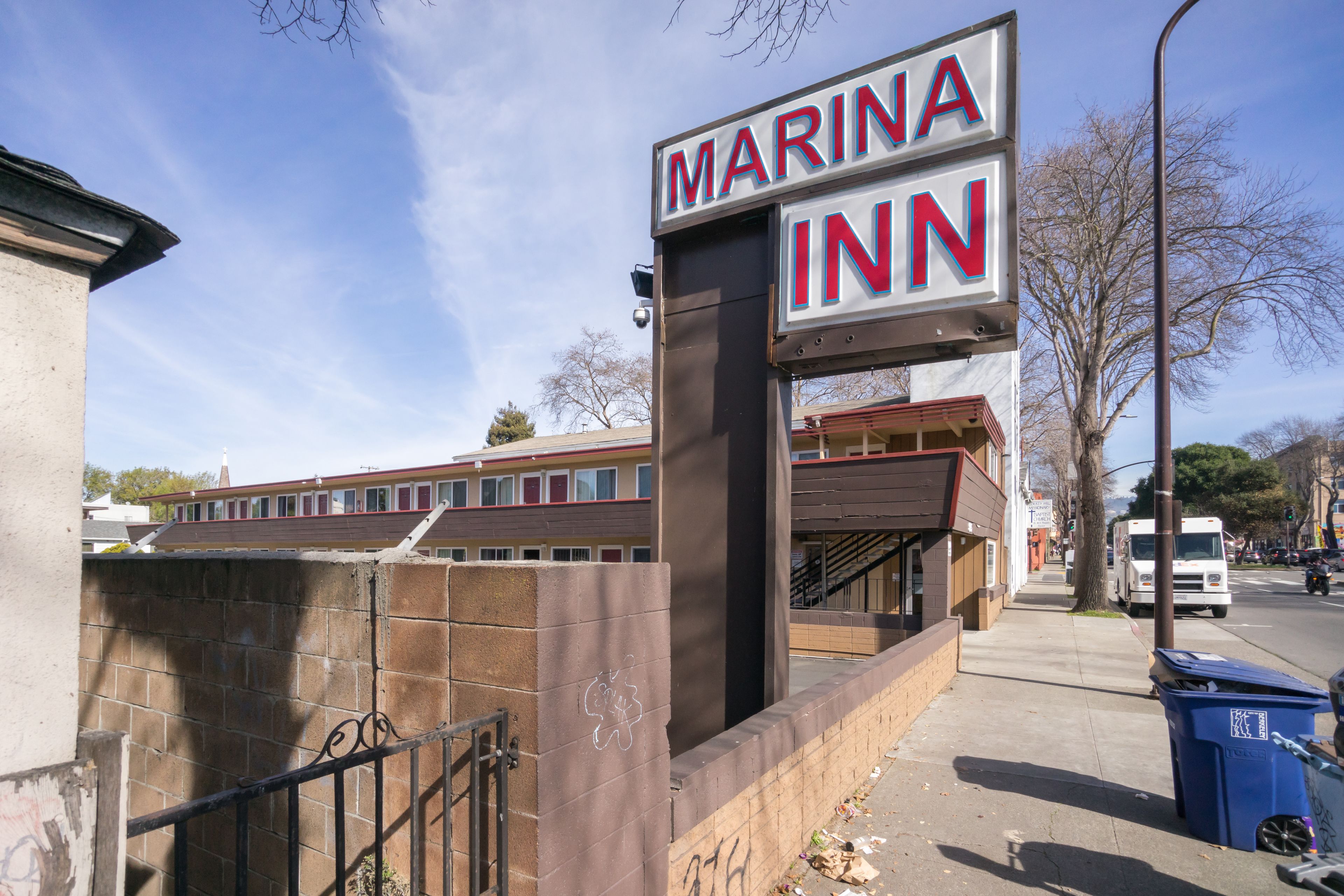 Vista frontal de la propiedad