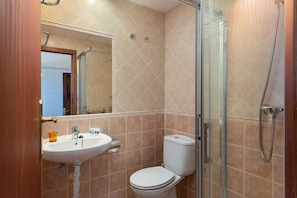 Pancuran mandi, kelengkapan dandanan diri percuma, pengering rambut