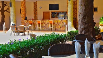 2 bares o lounges, bar junto a la alberca