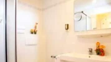 Ducha, cabezal de ducha con hidromasaje, artículos de tocador gratuitos
