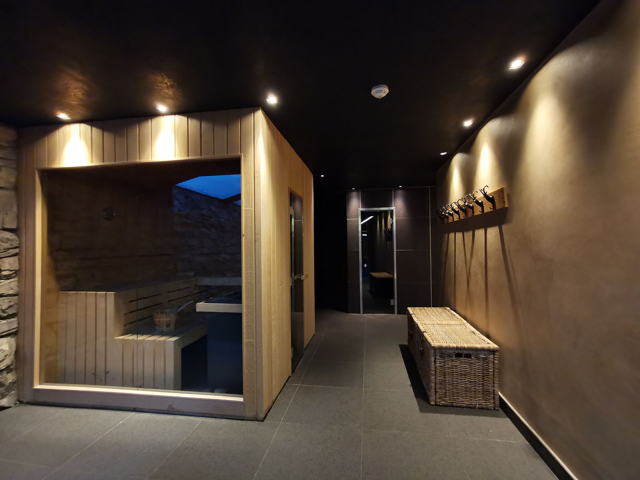 couples treatment room(s), sauna, hot tub, steam room, body treatments