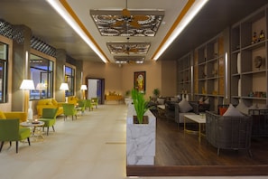 Lobby sitting area - Amata Garden Resort (Nyaungshwe)