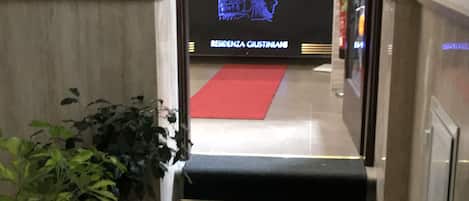 Sisäänkäynti