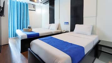 Suite 2 | In-room safe, desk, rollaway beds, free WiFi