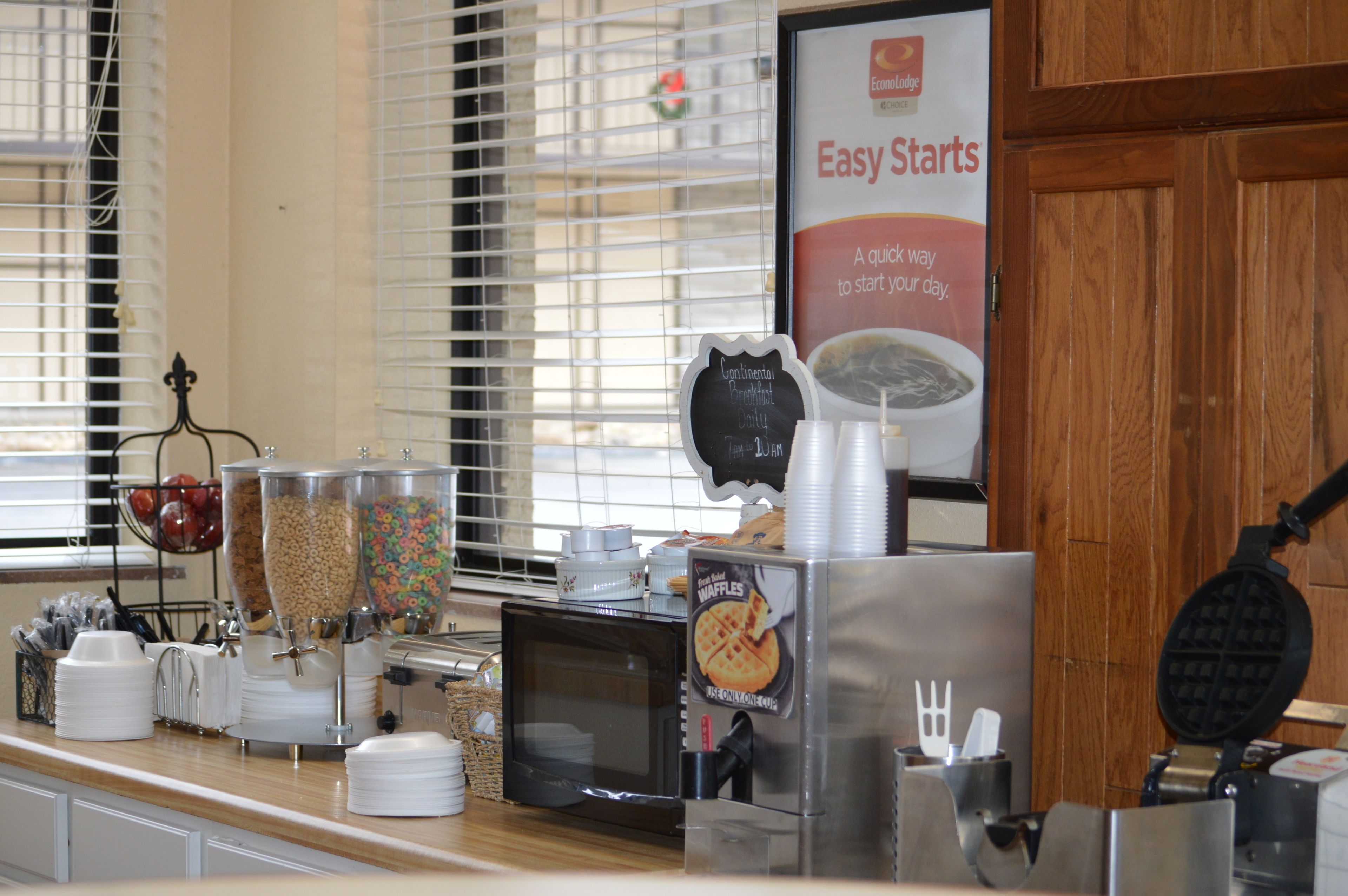 free daily continental breakfast