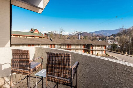 Econo Lodge Inn Suites On The River - Image 34