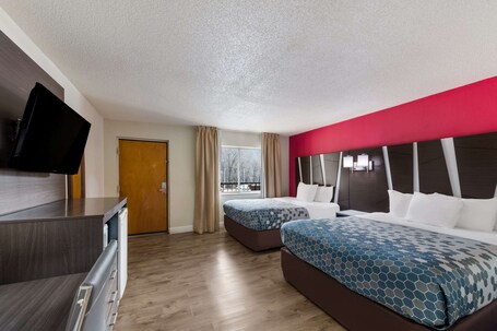 Econo Lodge Inn Suites On The River - Image 45