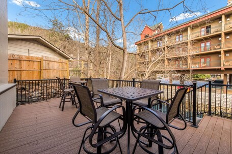 Econo Lodge Inn Suites On The River - Image 33