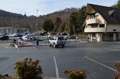 Econo Lodge Inn Suites On The River - Image 19