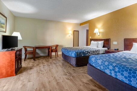 Econo Lodge Inn Suites On The River - Image 67