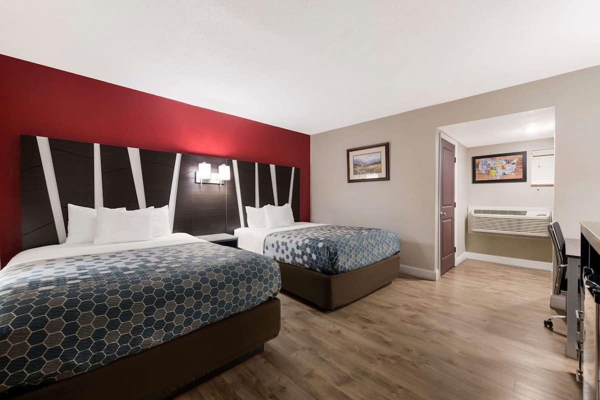 Premium bedding, in-room safe, desk, laptop workspace