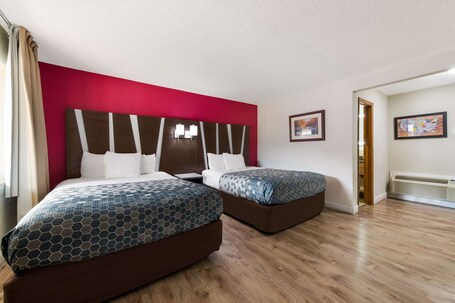Econo Lodge Inn Suites On The River - Image 46